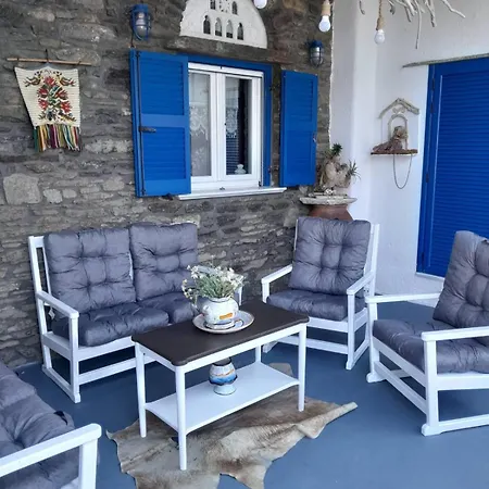 Paradise House In Village Hébergement de vacances Mési